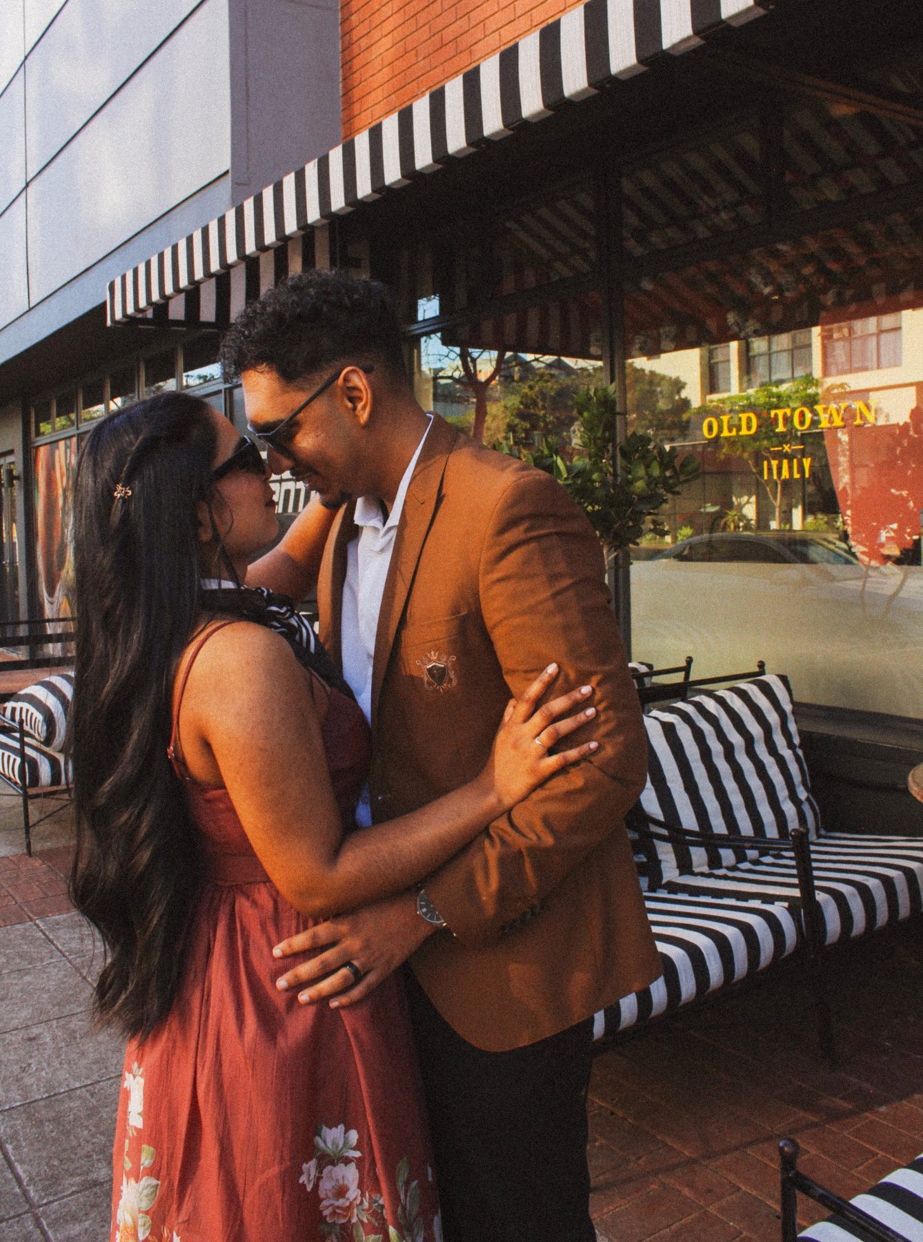 A kiss beneath the striped awnings